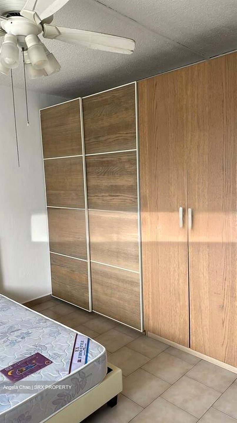 Blk 216 Jurong East Street 21 (Jurong East), HDB Executive #605500071
